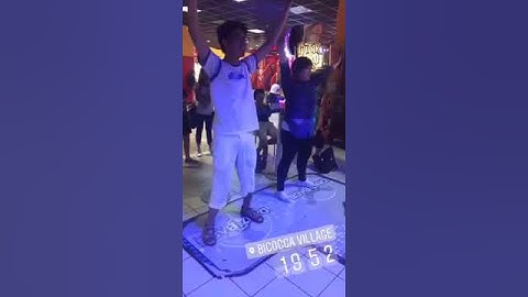 Winjoe playing DDR with some INSANE stranger!!!