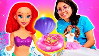 ¡La sirenita Ariel tiene un regalo sorprendente para su amiga! Episodios de muñecas. Castillo mágico