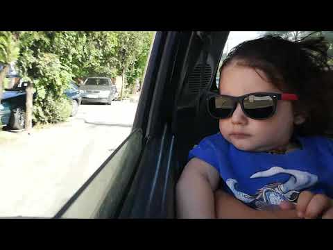 ამიკომ პირველად მოირგო სათვალეები.