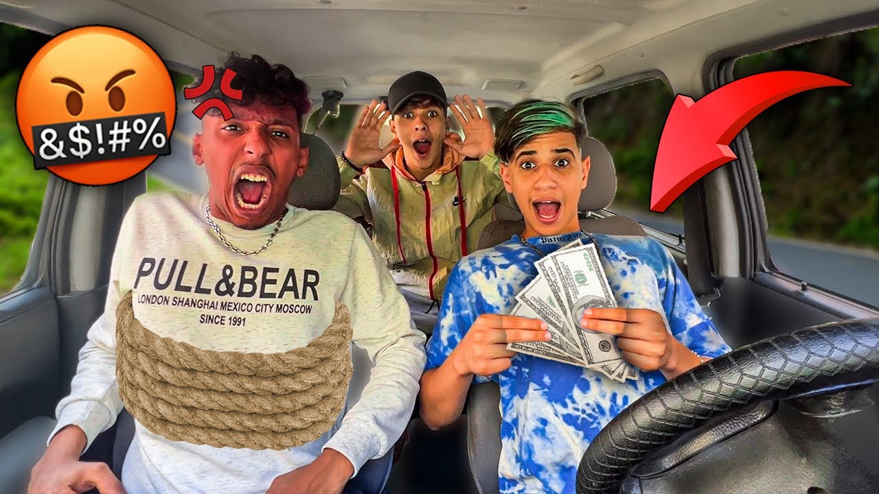 أخدنا بطاقة صديقنا و ربطناه في أعلى السيارة😳😂 شوفو اش طرا ليه 💔😭