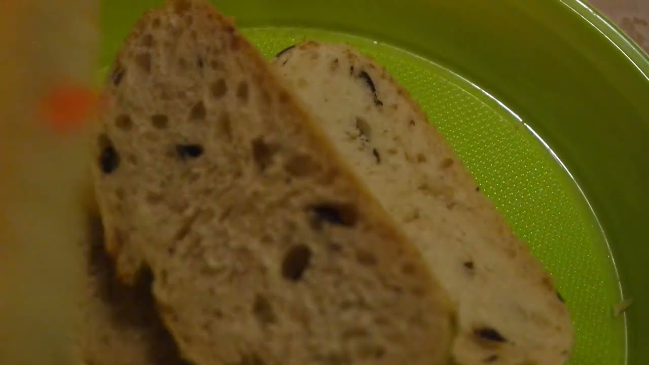 Uihiuhuih, schaut mal hier ist ein Brot In scheiben geschnitten zusehennnnn