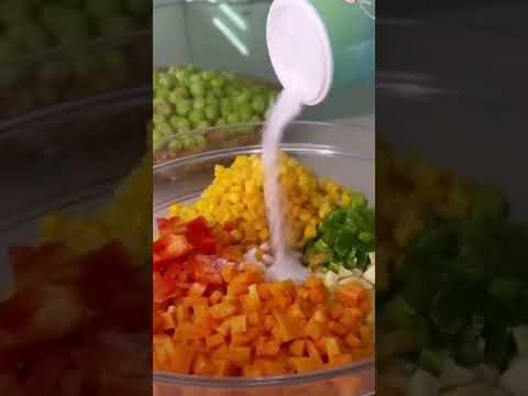 سلطة الزيتون المخللة   