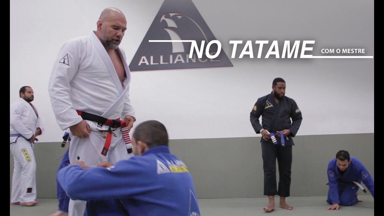 PASSAGEM DE GUARDA CONTROLANDO AS ALAVANCAS DO ADVERSÁRIO - NO TATAME COM O MESTRE