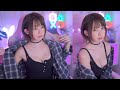 えなこ、初めてシャツを脱ぐ【切り抜き】