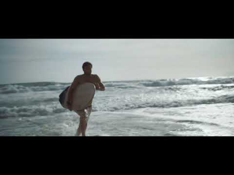 Mercedes-Benz GLA Launch TV-Spot Surfer