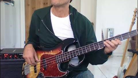 L235 Easy funky bass groove in two octaves