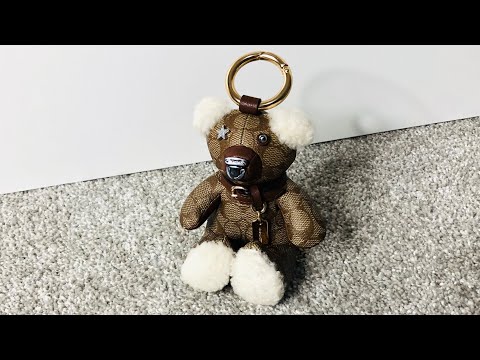 COACH Bear Bag Charm In Signature Canvas #coach #unboxing #unboxingvideo # bear #coachoutlet #charm 