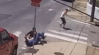 Man Wrestles Gun From Robber and Shoots His Accomplice: Cops