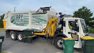 Bay Disposal Heil Python Side Loader Garbage Truck On Heavy Cart Lines