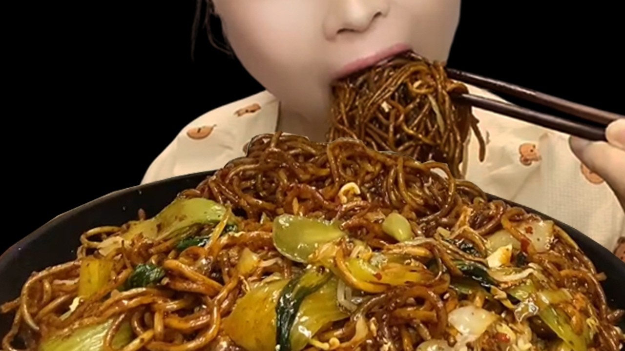 Eating Rice Noodles Asmr
