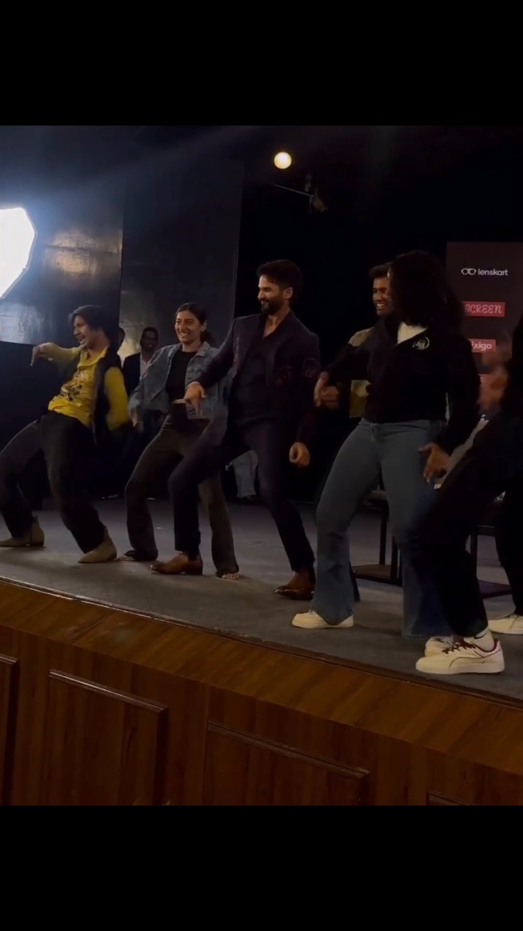 Shahid Kapoor DANCES with his fans on Deva's song at an event ? #shorts #shahidkapoor #deva