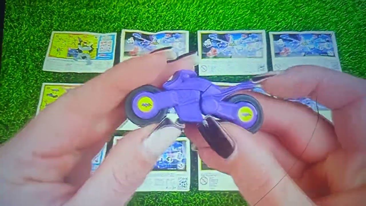Kinder Joy Batwheels Bibi 💜 