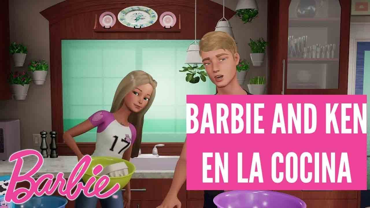 Barbie y Ken Intentan Hornear 🥧👀#BarbieVlog 💖Barbie España canción de hielo y fuego