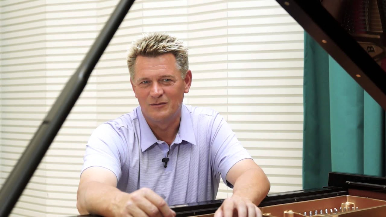 Carsten Beyer - Traditionel afsteming af piano og klaver - YouTube