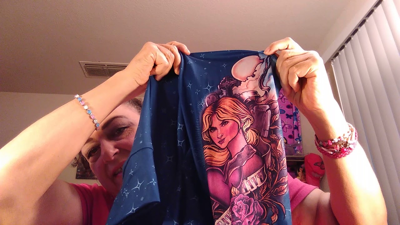 Unboxing April 2018 Lootwear!!