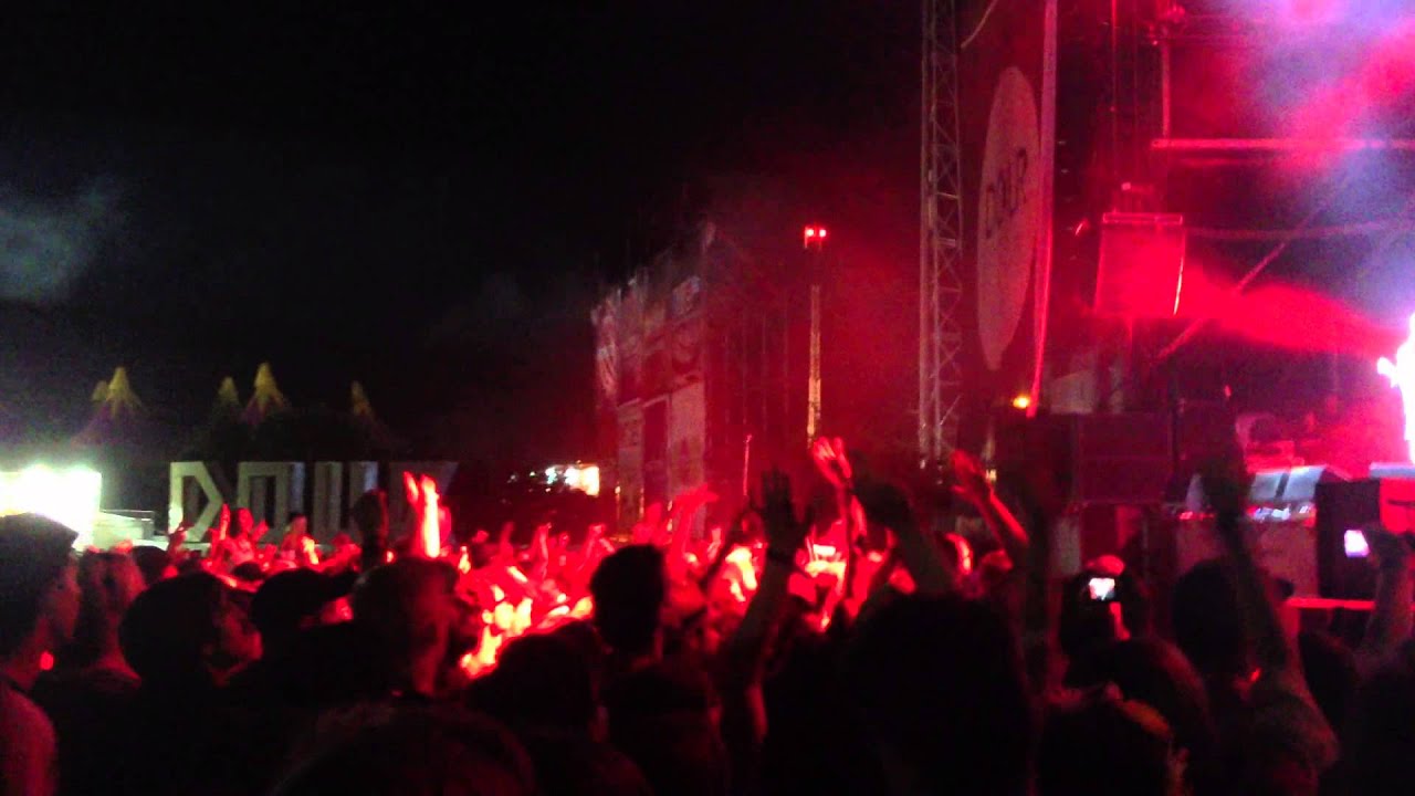 Yeah Yeah Yeahs - Heads will roll live @ 25th Dour Festival 2013