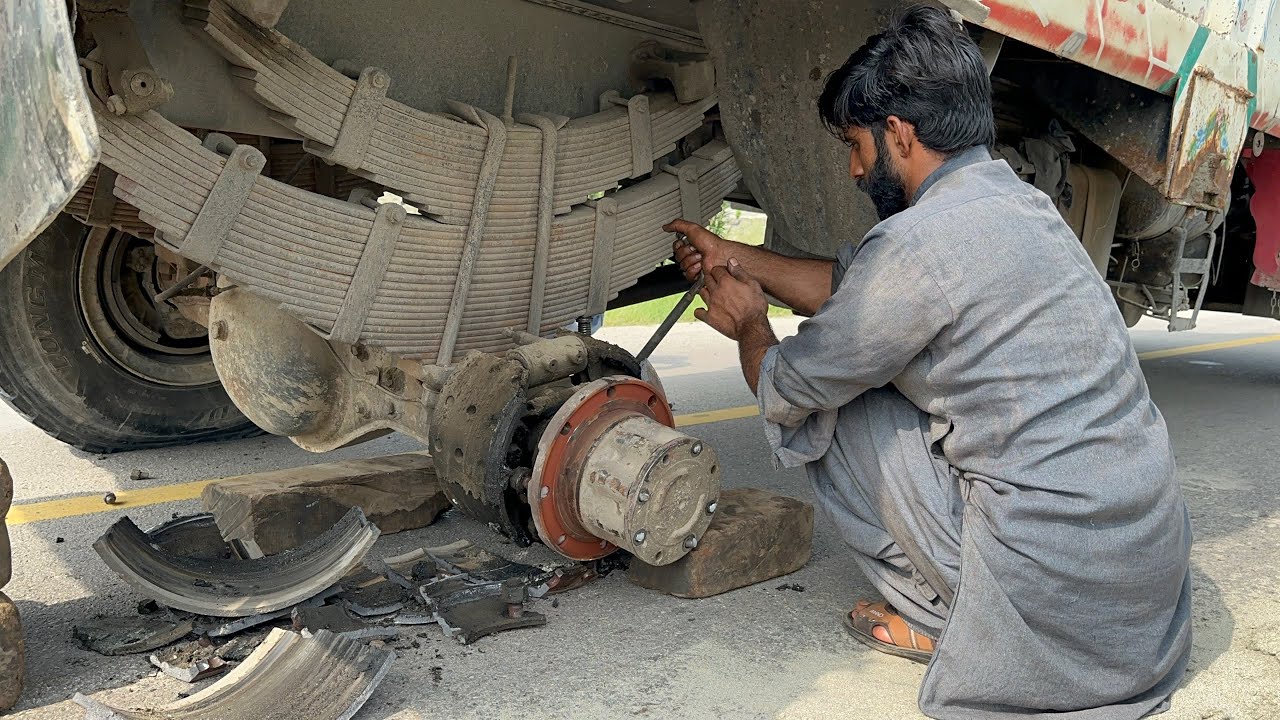 Emergency Truck Repair on Road | Brake Drum & Bolts Damage Fixed Fast