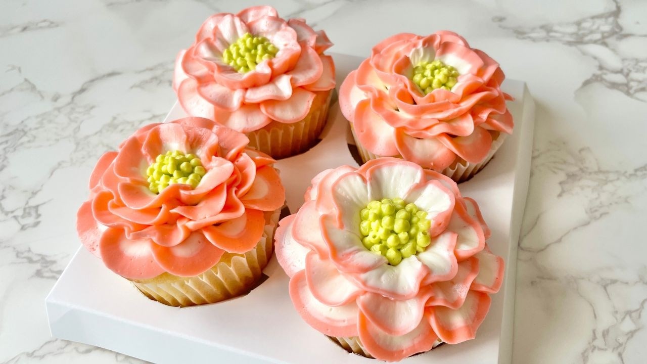 Floral Cupcakes Real Time Piping | Using Only Wilton 104 & 12 🌸