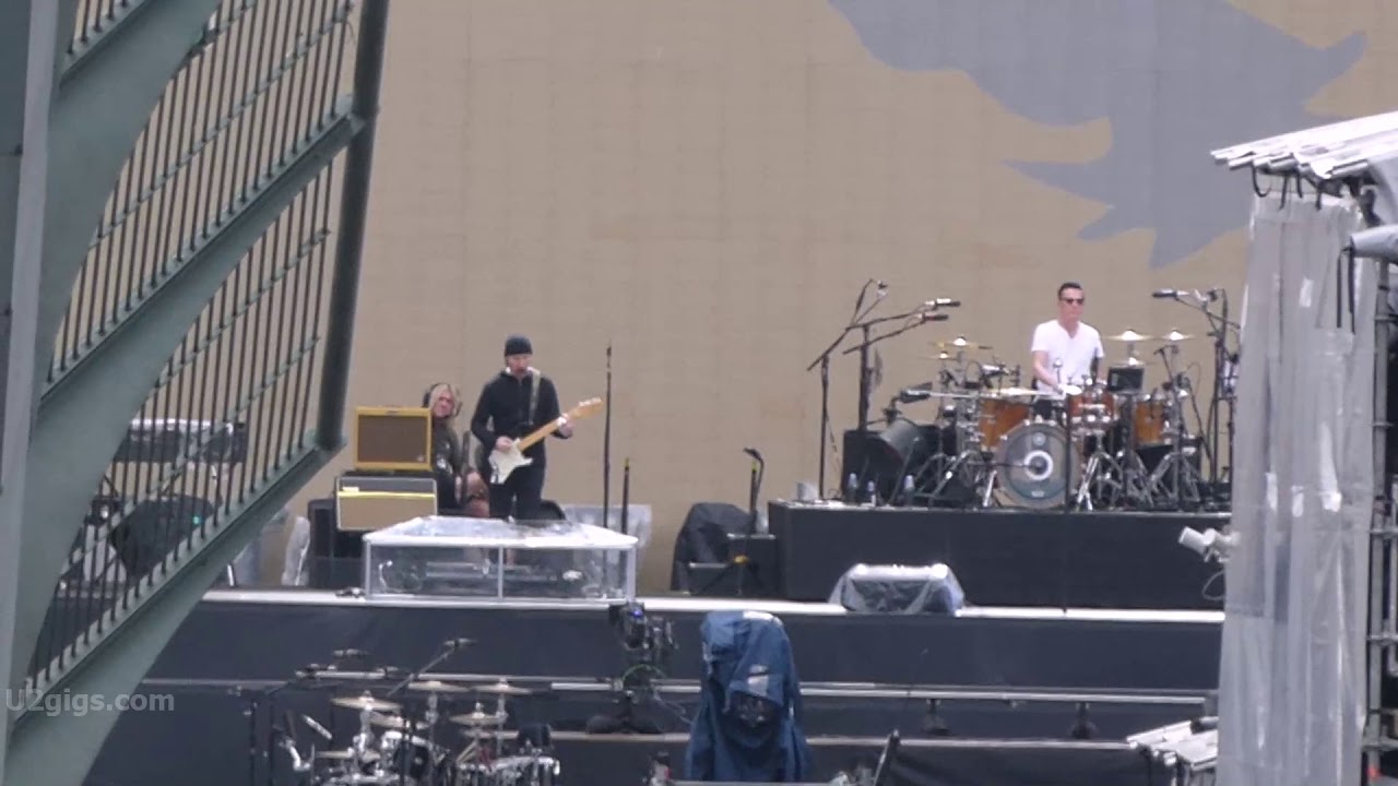 U2 You're The Best Thing About Me (soundcheck), Mexico City 2017-10-02 - U2gigs.com - YouTube