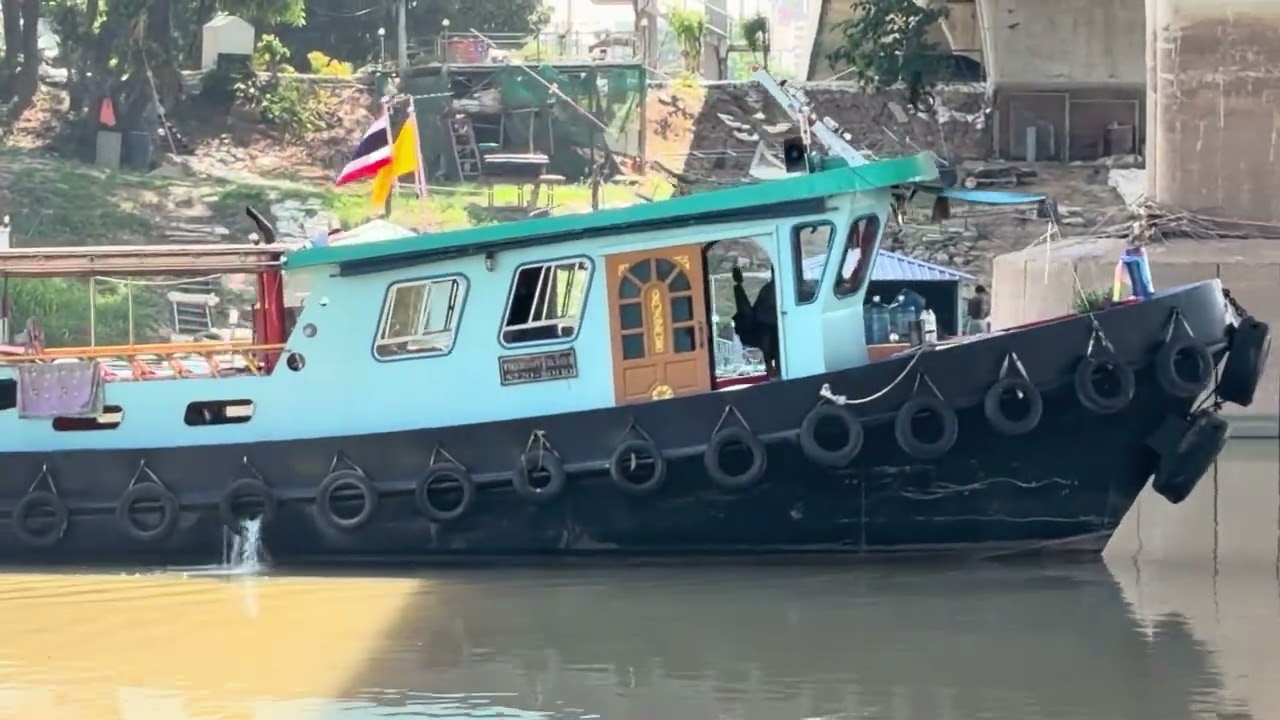 เรือลากจูง ทองเลิศ๑/๒  ลอดสะพานป่าโมก