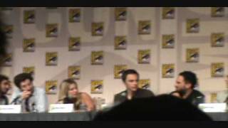 Big Bang Theory Comic Con 09 - "That really awesome creepy smile."