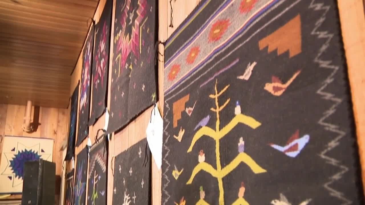 Выставка ковров помогает старейшинам коренных народов оставаться здоровыми