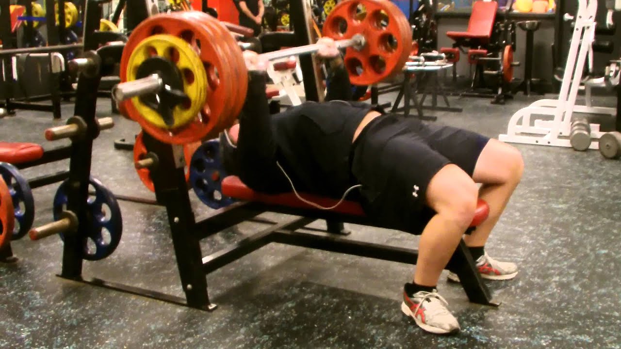 Poverty Bench: 375 lbs x 3 @ 20 years old. - YouTube