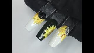 Sunflower nail design - quick and easy hand-painted