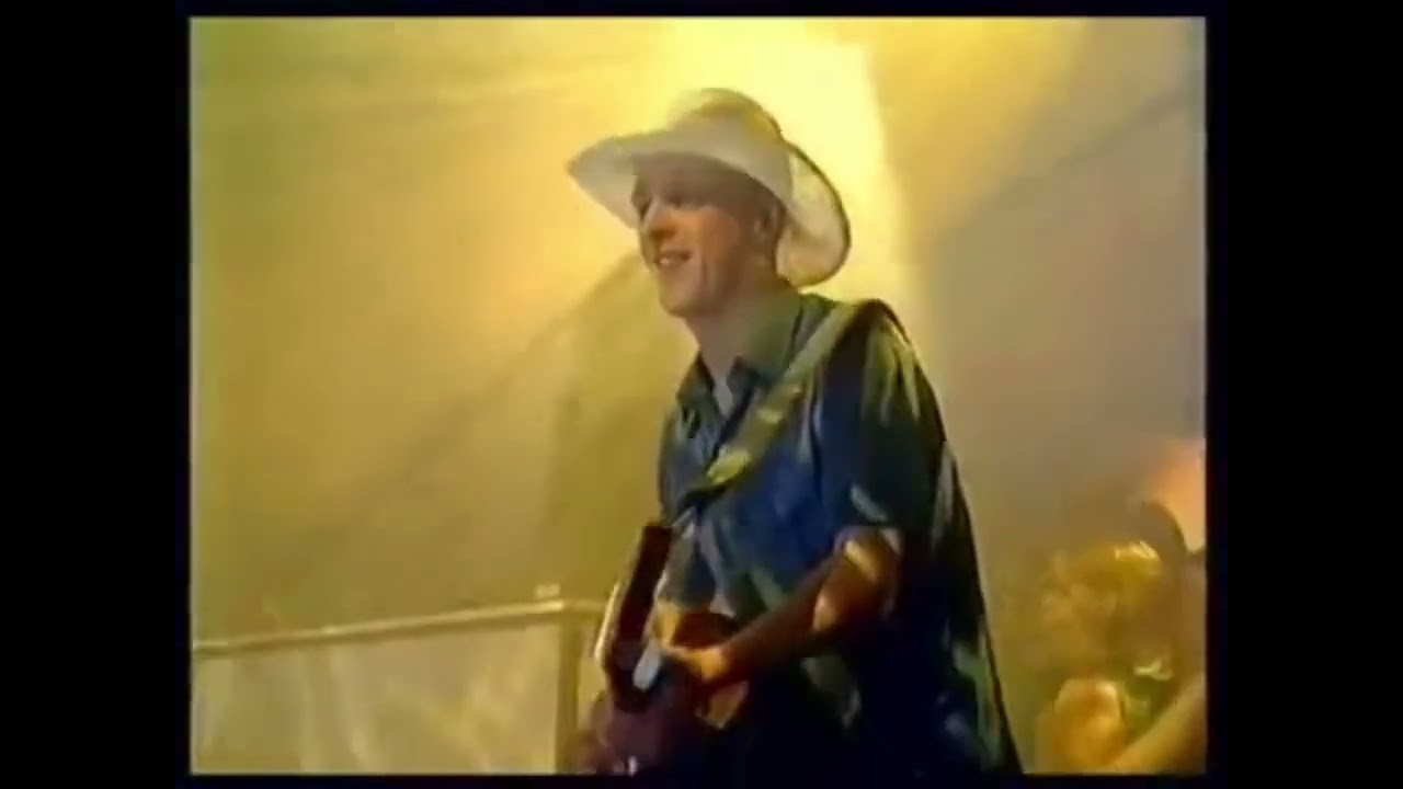 I don’t smoke : Marcus Brigstocke vs DJ Dee Kline