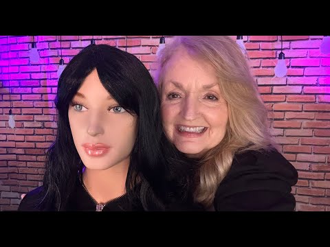 ASMR The Lady in the Beauty Salon Gives a Haircut 💇🏻‍♀️