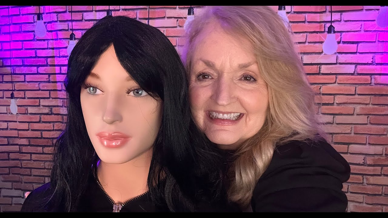 ASMR The Lady in the Beauty Salon Gives a Haircut 💇🏻‍♀️