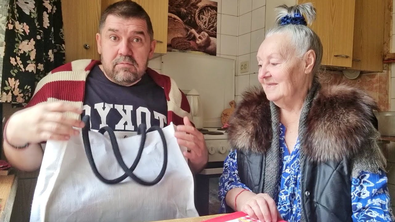 Поздравил маму с Новым Годом! Привез продукты и Подарки!