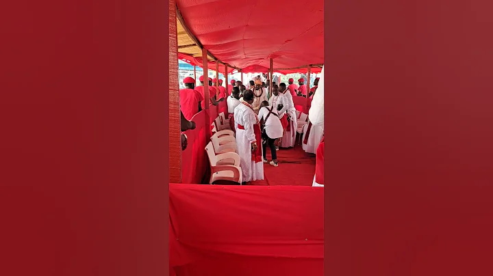 Ogiame Atuwatse III entering his boat from Warri boat yard to Ode-Itsekiri
