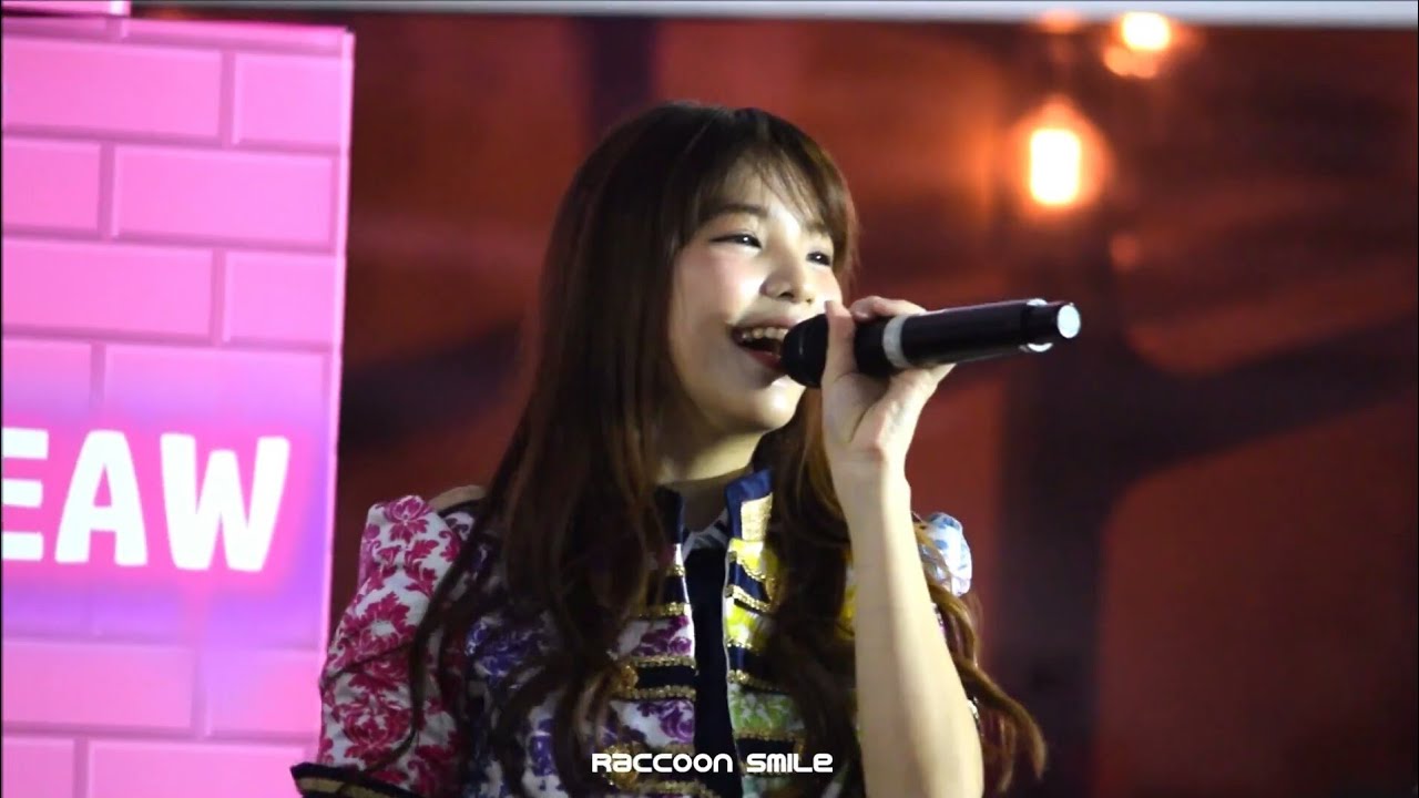 Orn BNK48-BNK48 (เพลงชาติ BNK48) @Eiikleaw 12.1.2018 Fancam