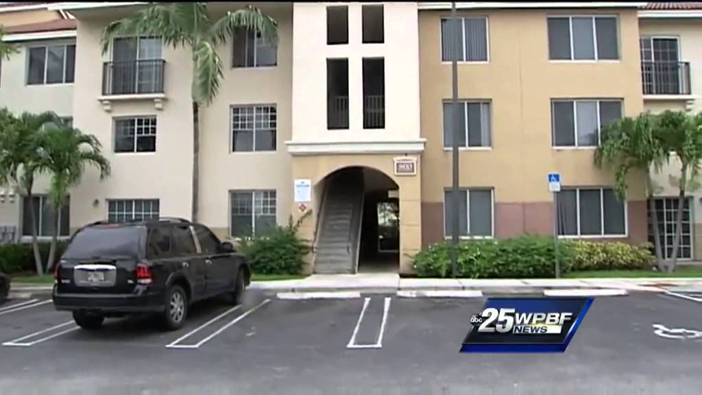 Mom accused of leaving her 3 young kids alone for days - YouTube