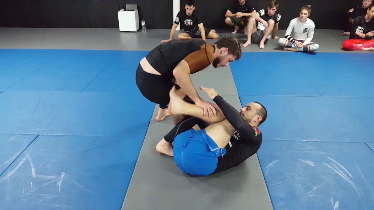 Knee slice from Reverse De La Riva and dealing with... - youtube