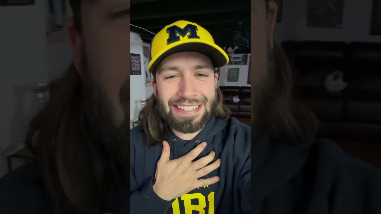 Hunter Dickinson stats against Arkansas: 11 Pts 9 Reb 36 FG% and a scoreless second half.