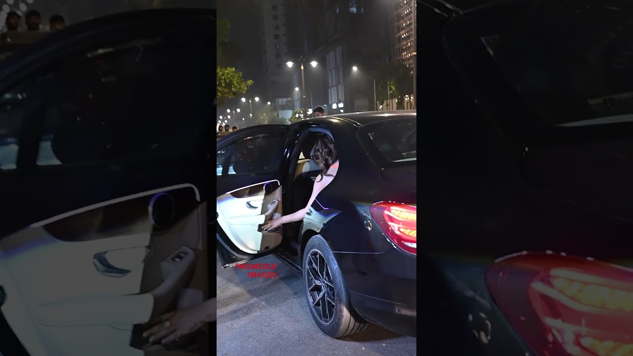 UNCUT : Akanksha Puri looks sizzling hot and puts her fit Abs and tonned body on display | ProMedia