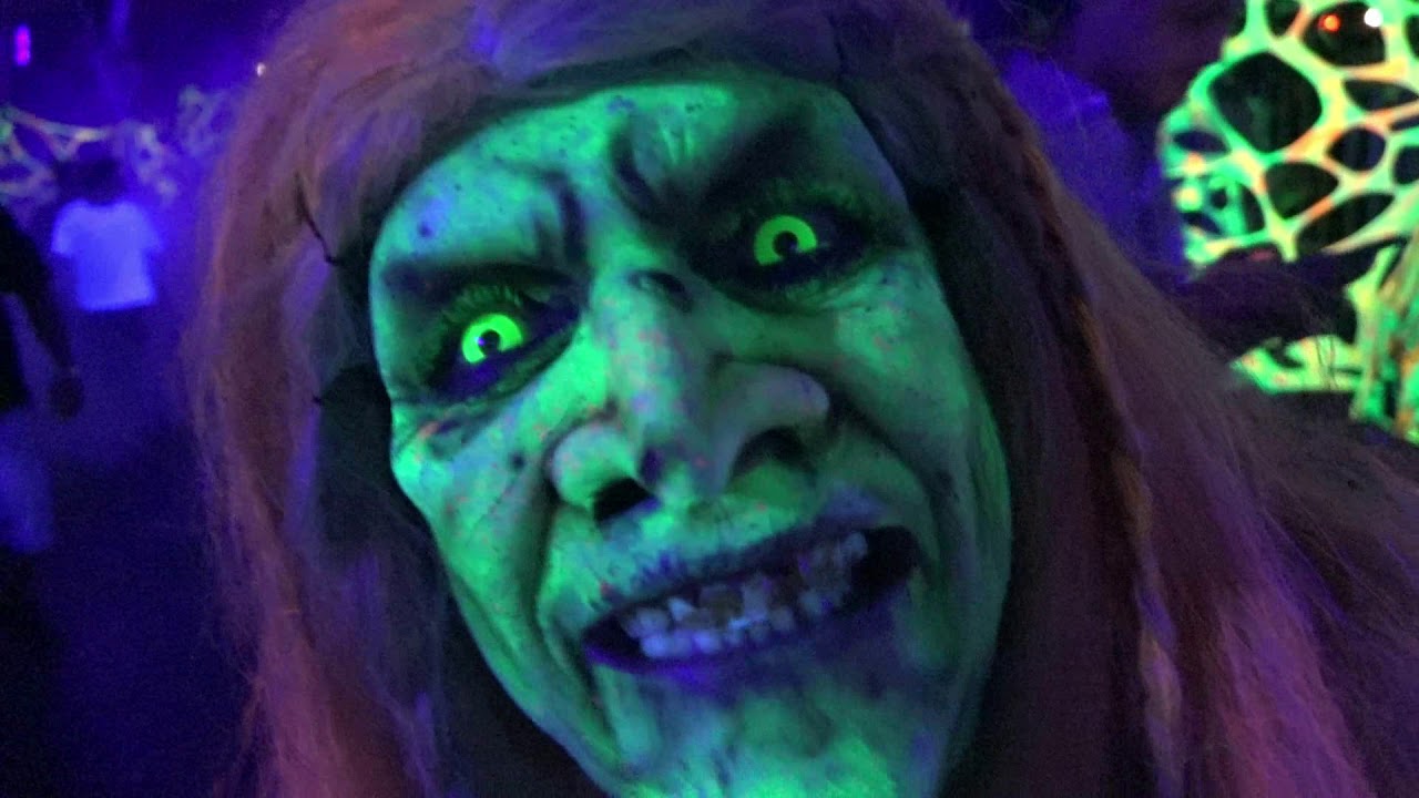 Nightmares - A Twisted Fantasy Scare Zone at Six Flags Magic Mountain Fright Fest 2018