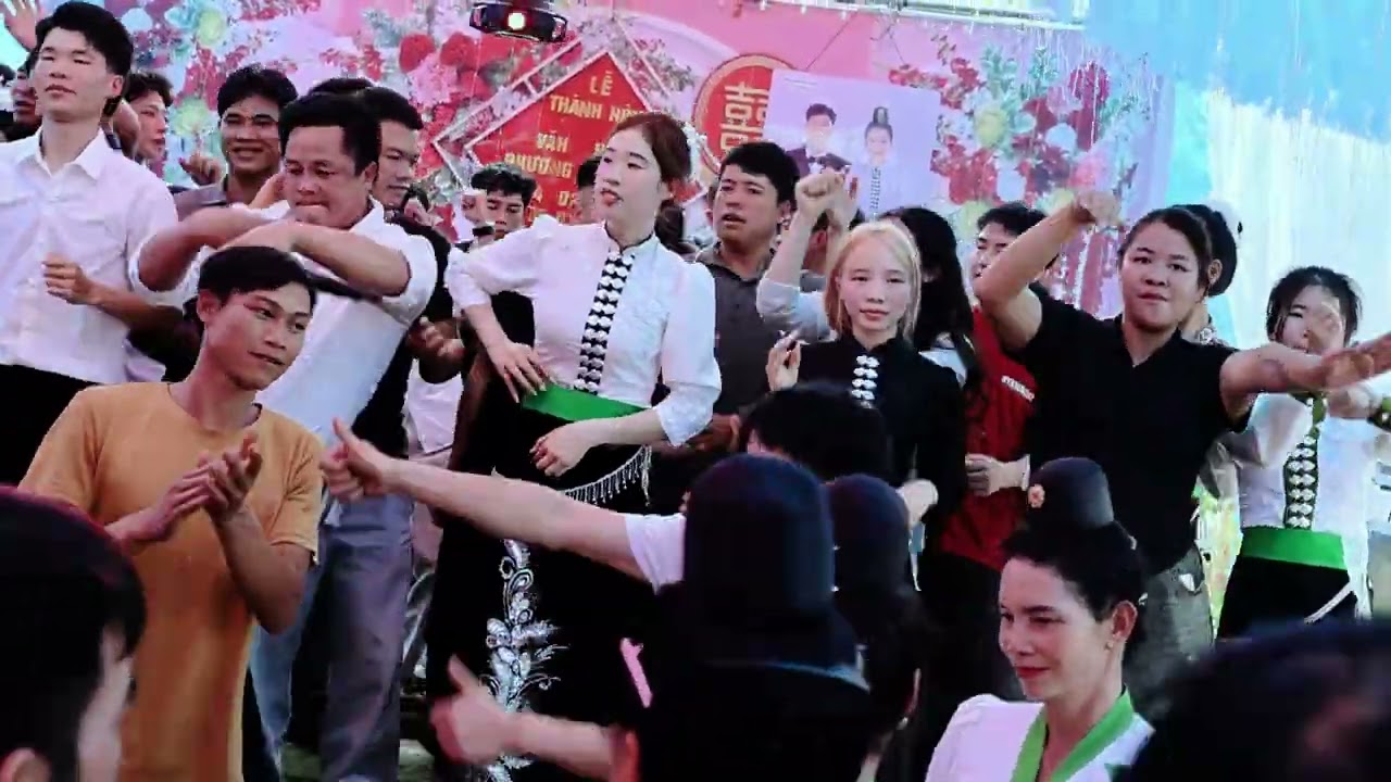 NHẢY NHIỆT TÌNH TẠI LỄ THÀNH HÔN VĂN HÙNG & PHƯƠNG LINH TẠI BẢN TIN TỐC XÃ PHÌNH GIÀNG  ĐIỆN BIÊN