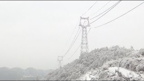 Electrical Workers De-ice Power Transmission Lines in Central China County