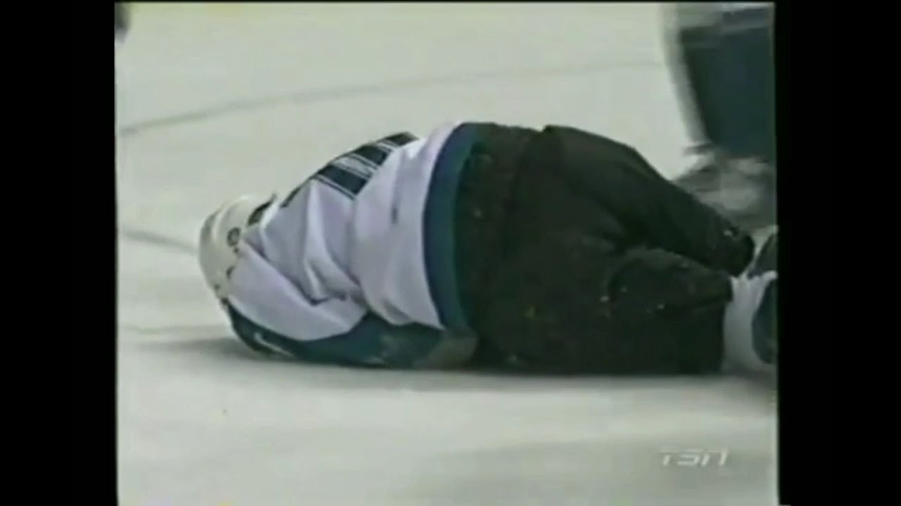 Nichol spears Ehrhoff 4/11/07