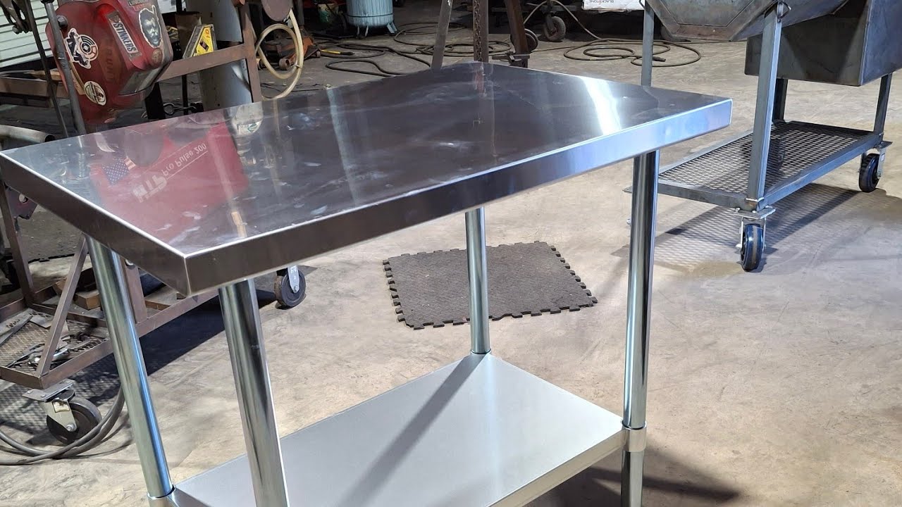 Рабочий стол из нержавеющей стали от NUUK