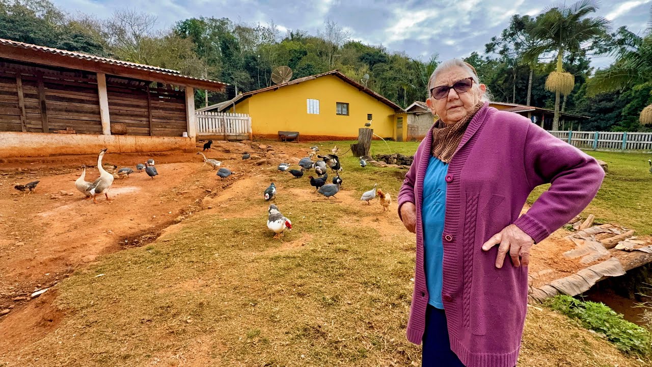 COM 86 ANOS DE IDADE E COM MUITA VITALIDADE, ELA TEVE 14 FILHOS TODOS BEM CUIDADOS…