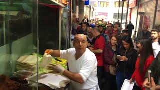 Çiğ Köfteci Ali Usta Poşedi Açabilcek Misin Yardım Edeyim Mi