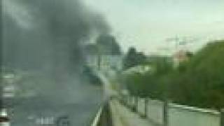Un espectador grava o incendio nun camión en Santiago