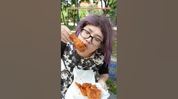 Cô giáo mải ăn gà rán mà không nghe