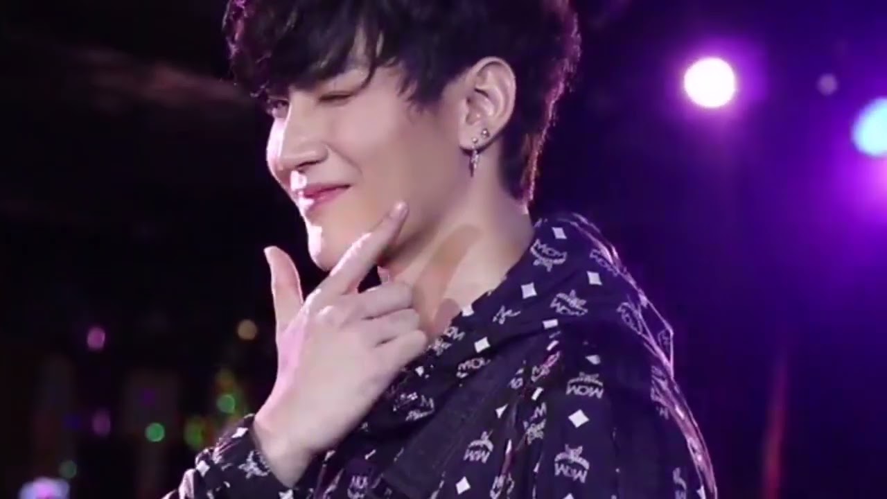 Thai BL actors in the runway!