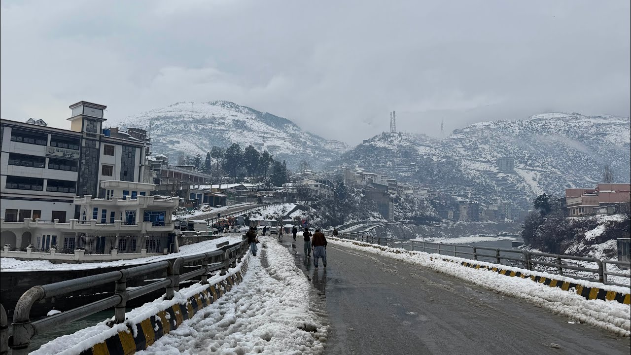 Massive snowfall hits swat, Pakistan 🌧️| Madyan swat 