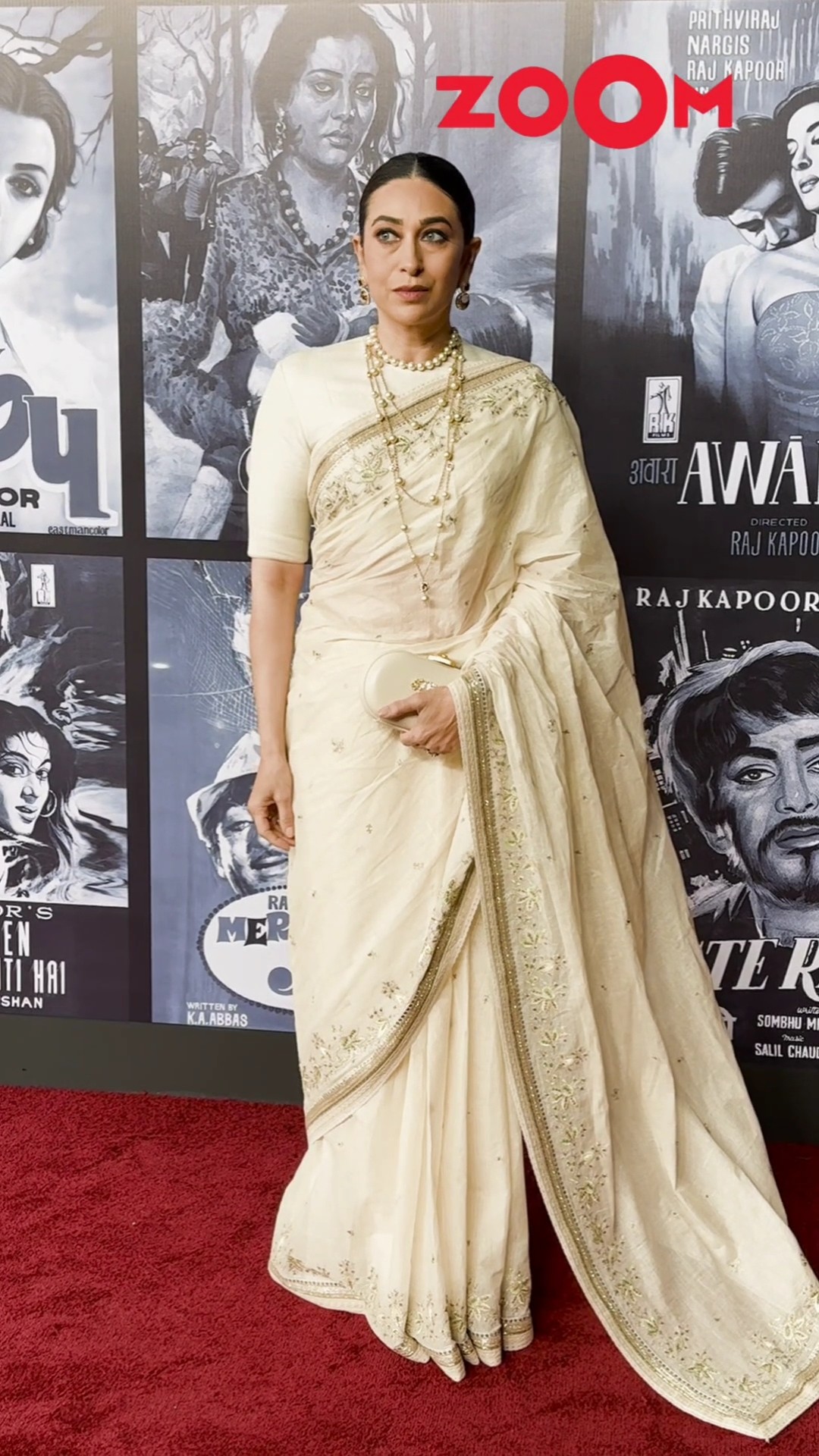 Karisma Kapoor looks STUNNING in off-white saree at Raj Kapoor Films festival ? #karismakapoor